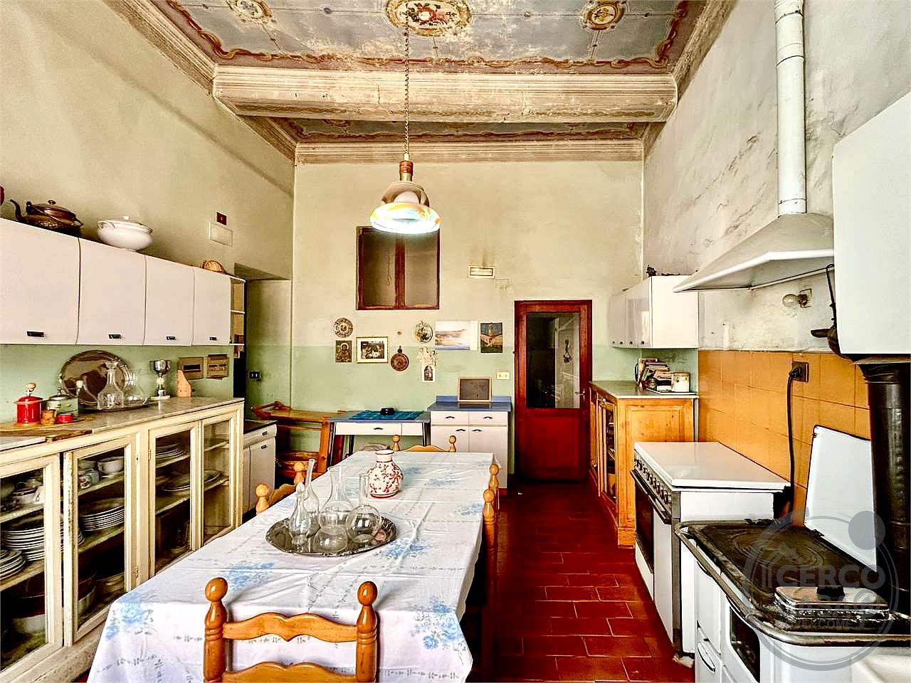 APPARTAMENTO CON AFFRESCHI DELL'800 IN PALAZZO NOBILIARE