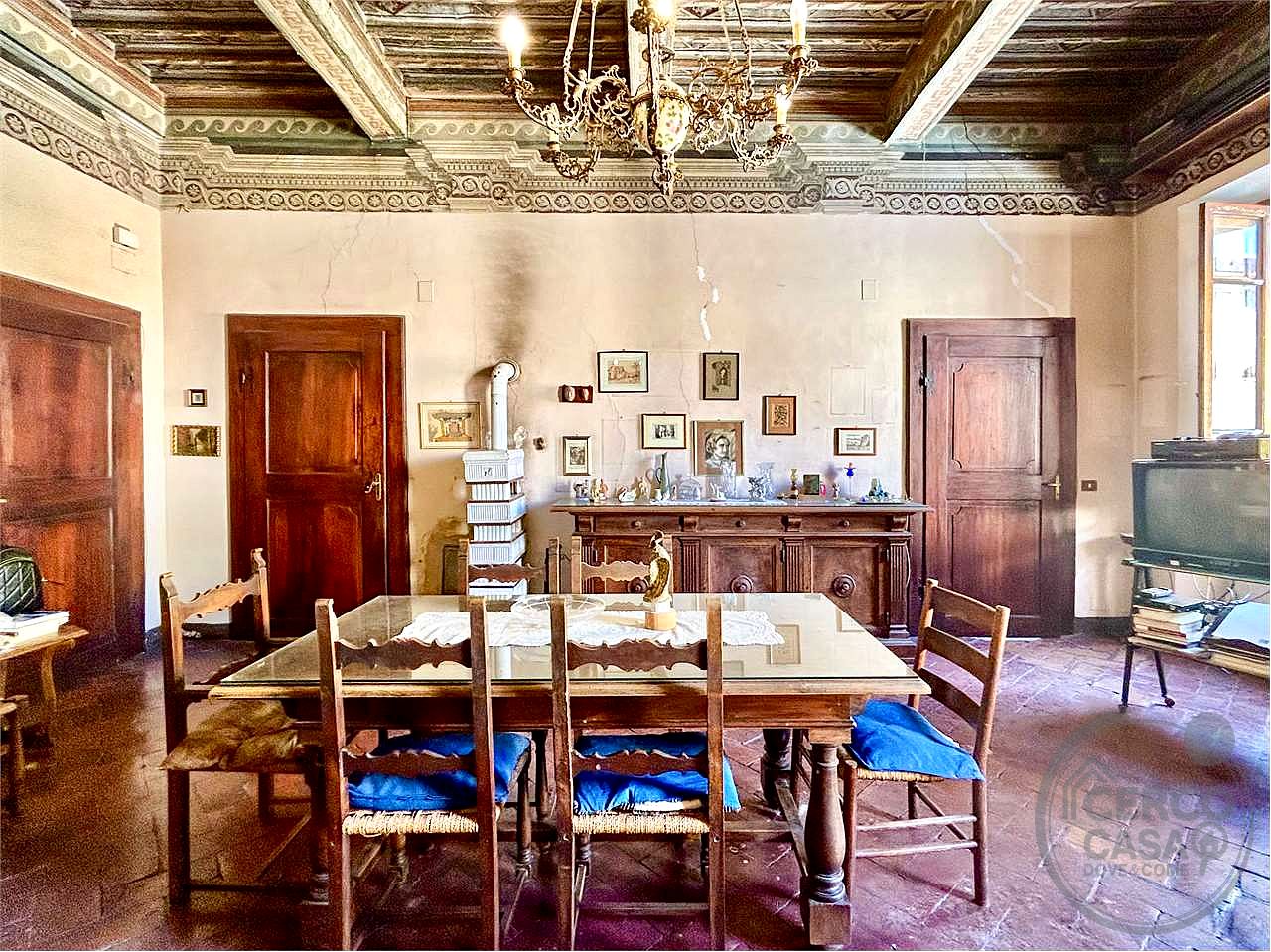 APPARTAMENTO CON AFFRESCHI DELL'800 IN PALAZZO NOBILIARE
