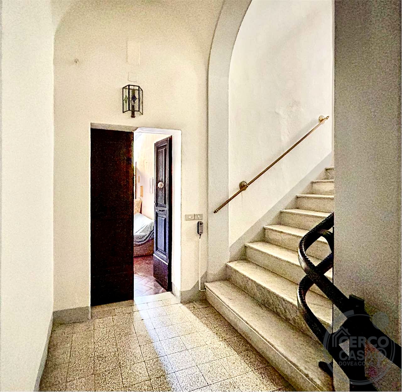 APPARTAMENTO CON AFFRESCHI DELL'800 IN PALAZZO NOBILIARE