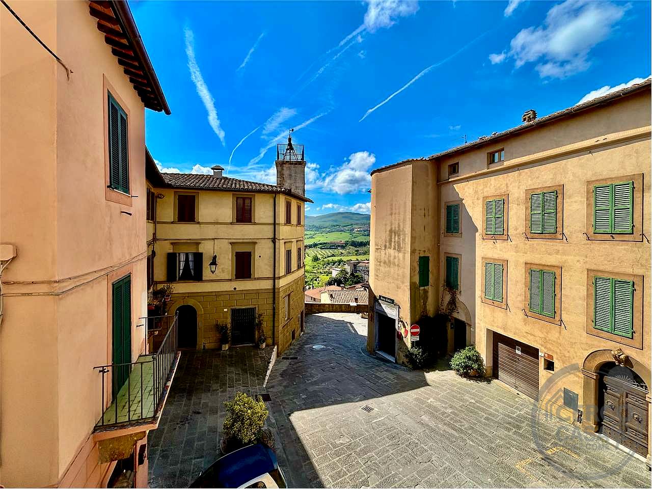 APPARTAMENTO CON AFFRESCHI DELL'800 IN PALAZZO NOBILIARE