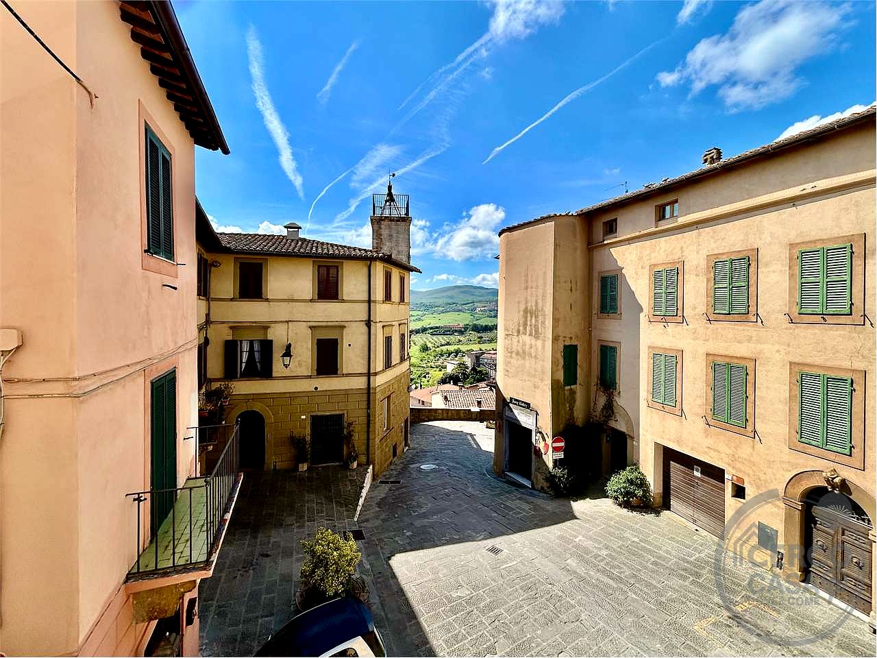 APPARTAMENTO CON AFFRESCHI DELL'800 IN PALAZZO NOBILIARE