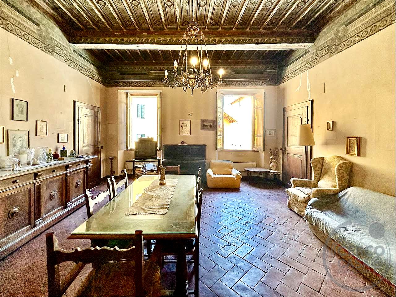 APPARTAMENTO CON AFFRESCHI DELL'800 IN PALAZZO NOBILIARE