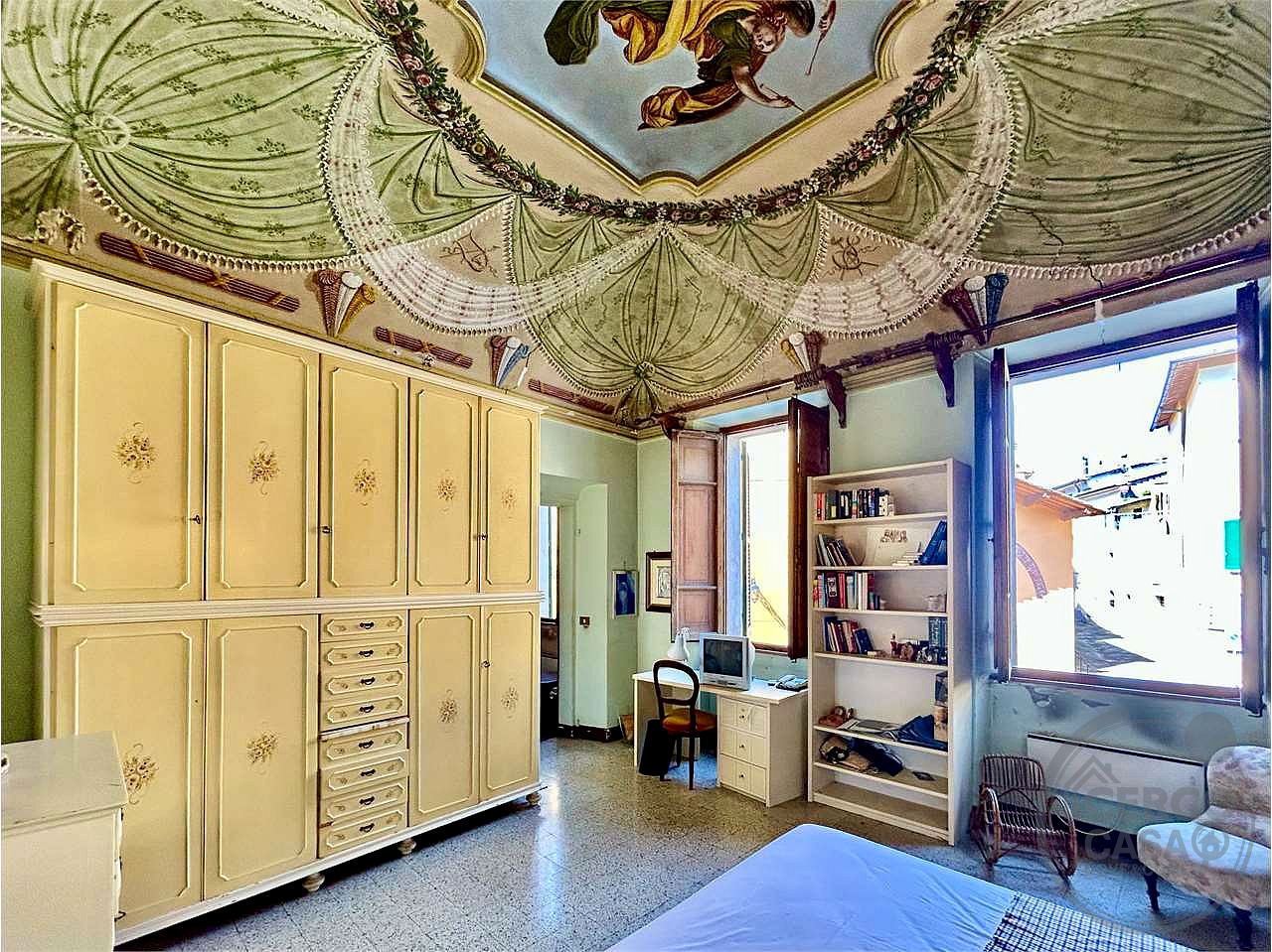 APPARTAMENTO CON AFFRESCHI DELL'800 IN PALAZZO NOBILIARE