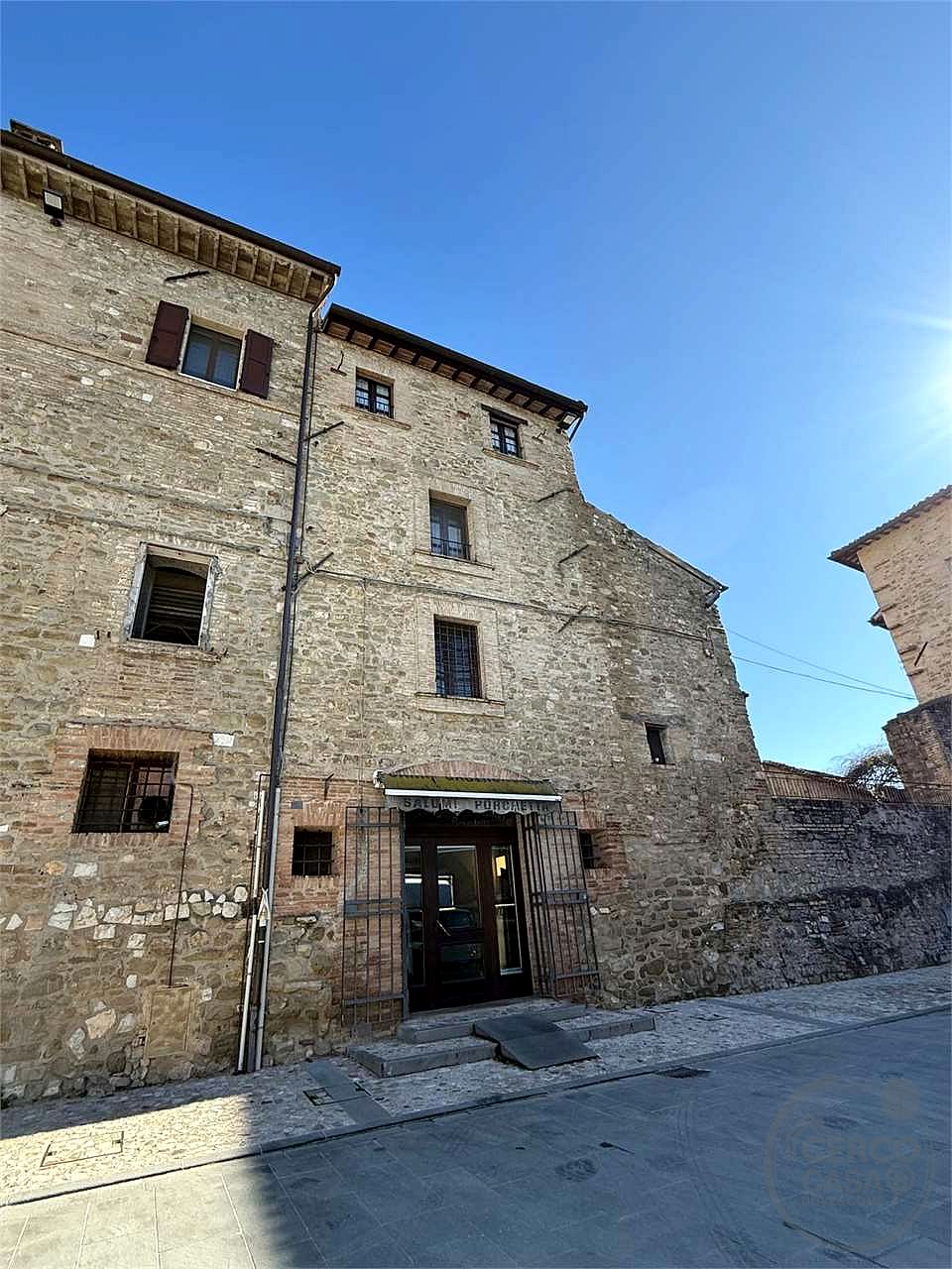 BEVAGNA: NEGOZIO CON LABORATORIO NEL CENTRO STORICO