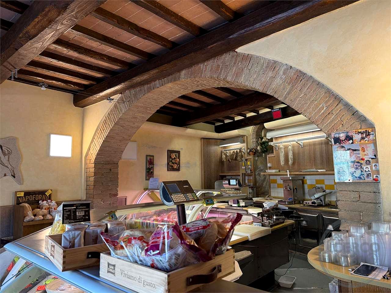 BEVAGNA: NEGOZIO CON LABORATORIO NEL CENTRO STORICO
