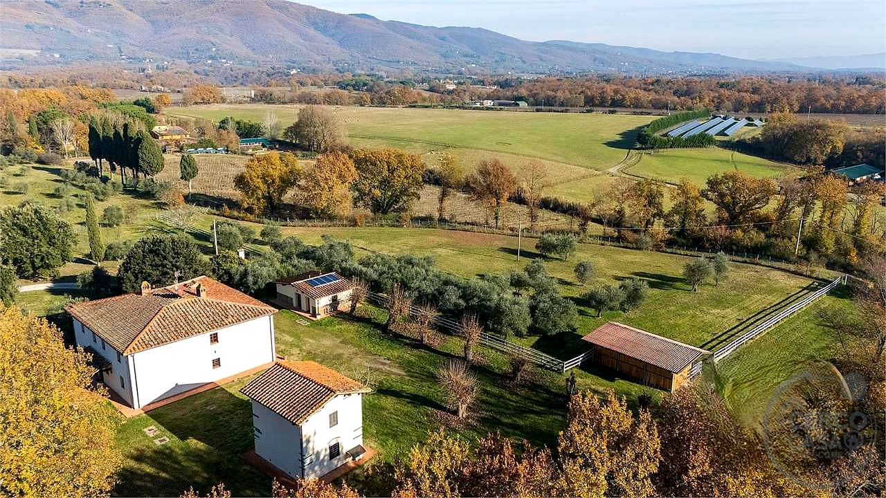 SPLENDIDA TENUTA NEL CUORE DEL VALDARNO (FIRENZE)