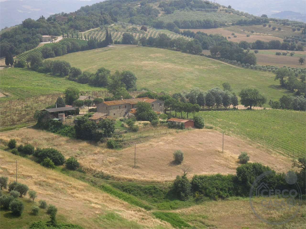 PERUGIA - PONTE FELCINO: CASALE CON ANNESSI E TERRENI AGRICOLI