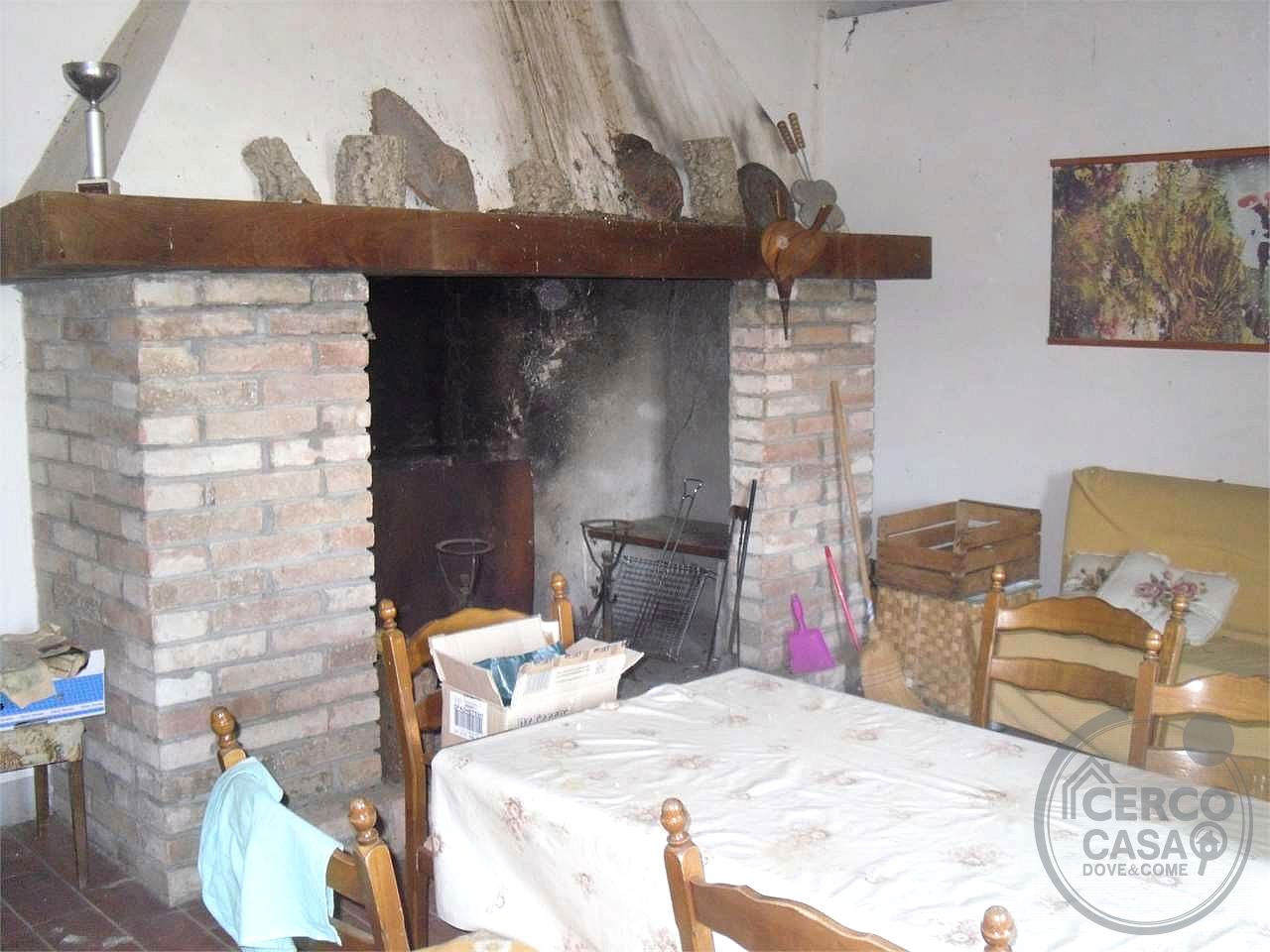 PERUGIA - PONTE FELCINO: CASALE CON ANNESSI E TERRENI AGRICOLI