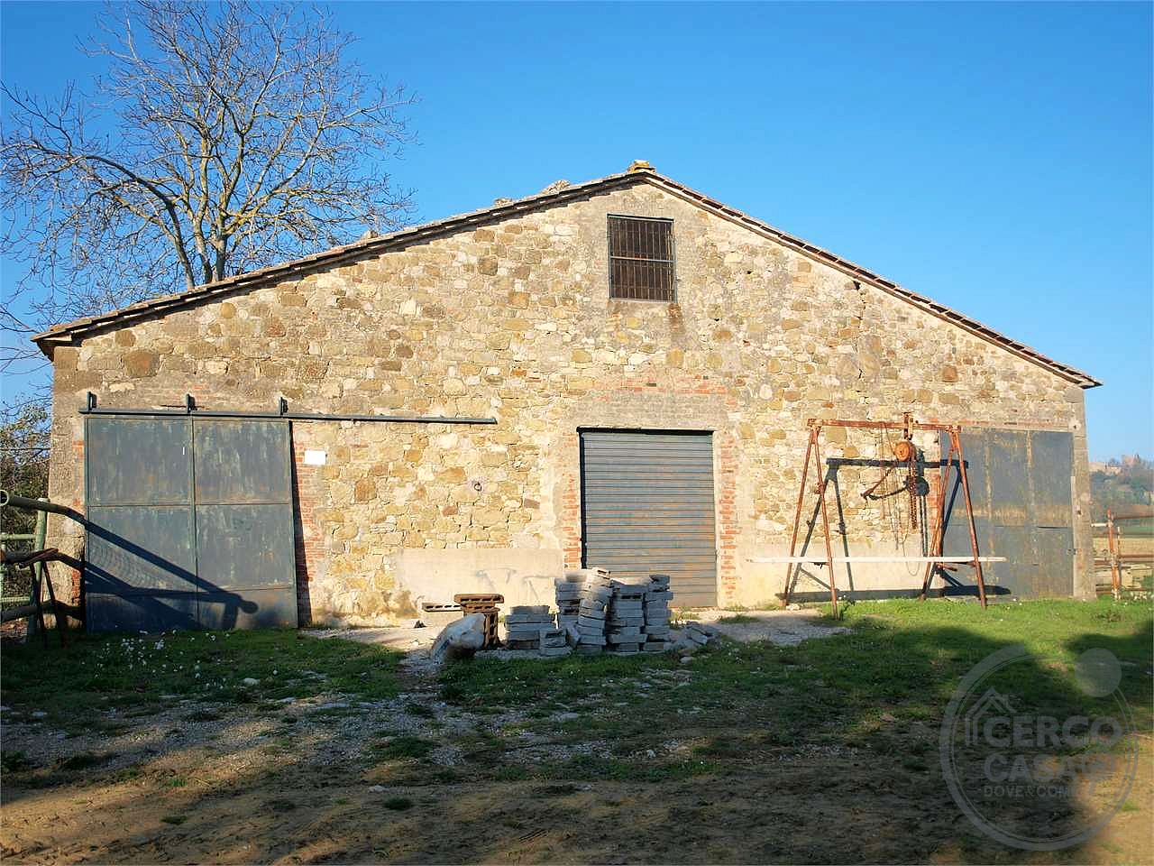 PERUGIA - PONTE FELCINO: CASALE CON ANNESSI E TERRENI AGRICOLI