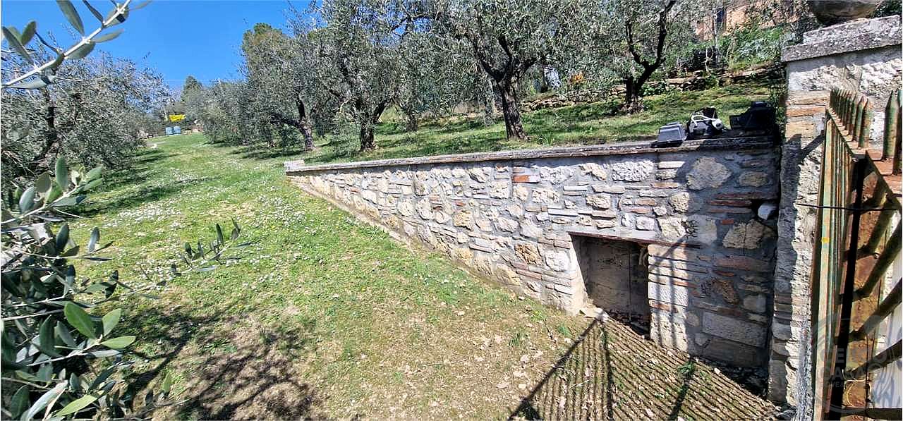 MASSA MARTANA - VILLA SAN FAUSTINO: TERRENO EDIFICABILE