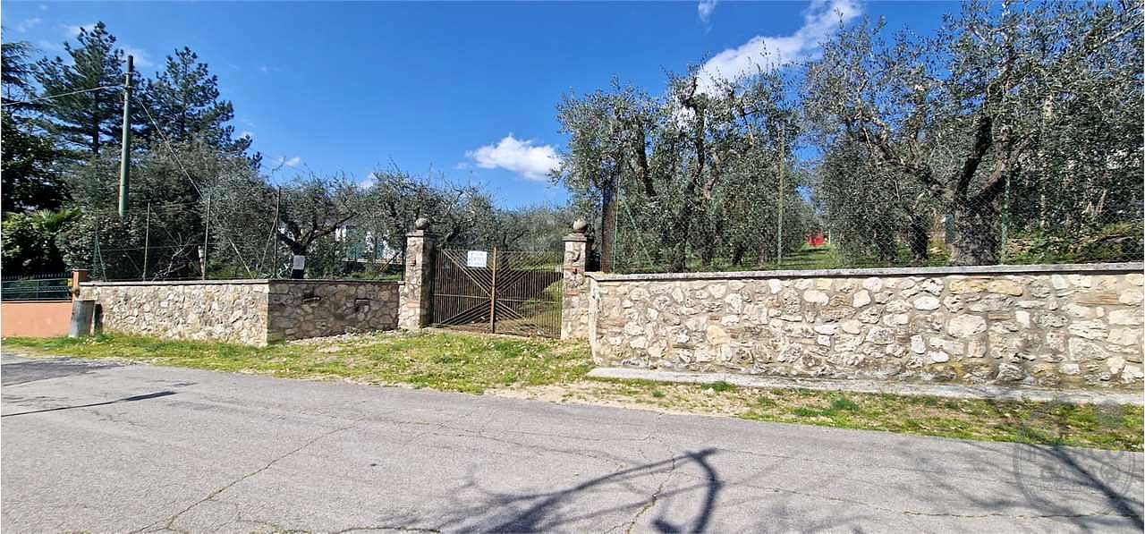 MASSA MARTANA - VILLA SAN FAUSTINO: TERRENO EDIFICABILE