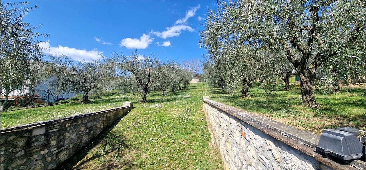 MASSA MARTANA - VILLA SAN FAUSTINO: TERRENO EDIFICABILE