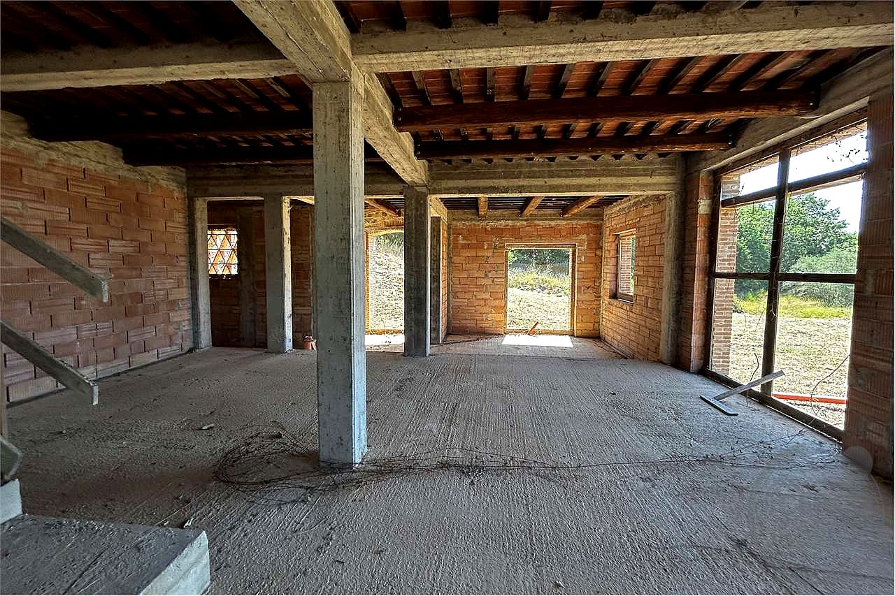TERNI - PARRANO: CASALE PERSONALIZZABILE CON AMPIO TERRENO