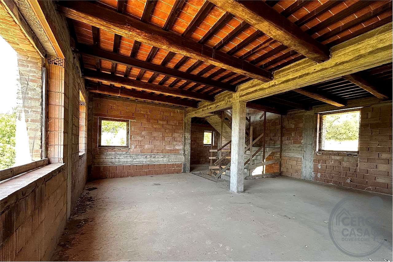 TERNI - PARRANO: CASALE PERSONALIZZABILE CON AMPIO TERRENO