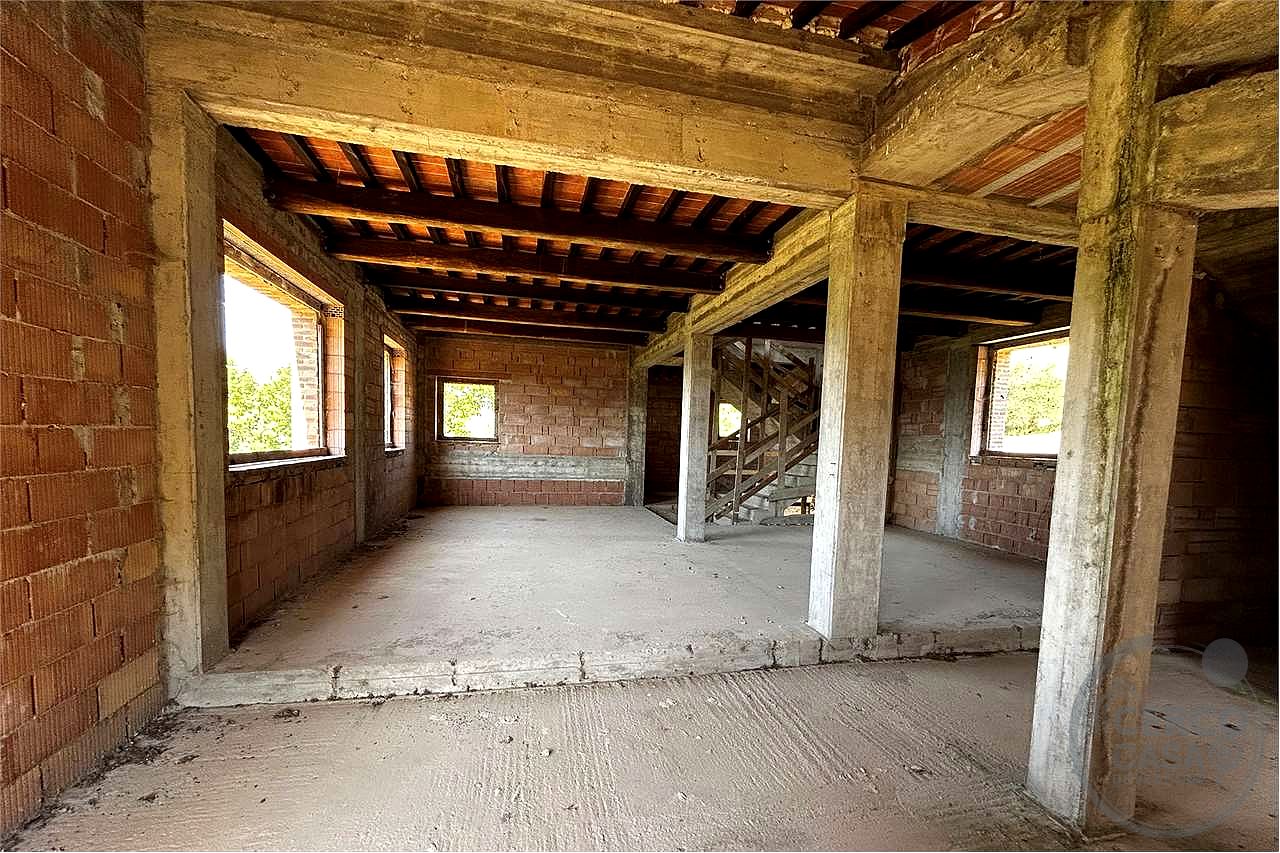 TERNI - PARRANO: CASALE PERSONALIZZABILE CON AMPIO TERRENO