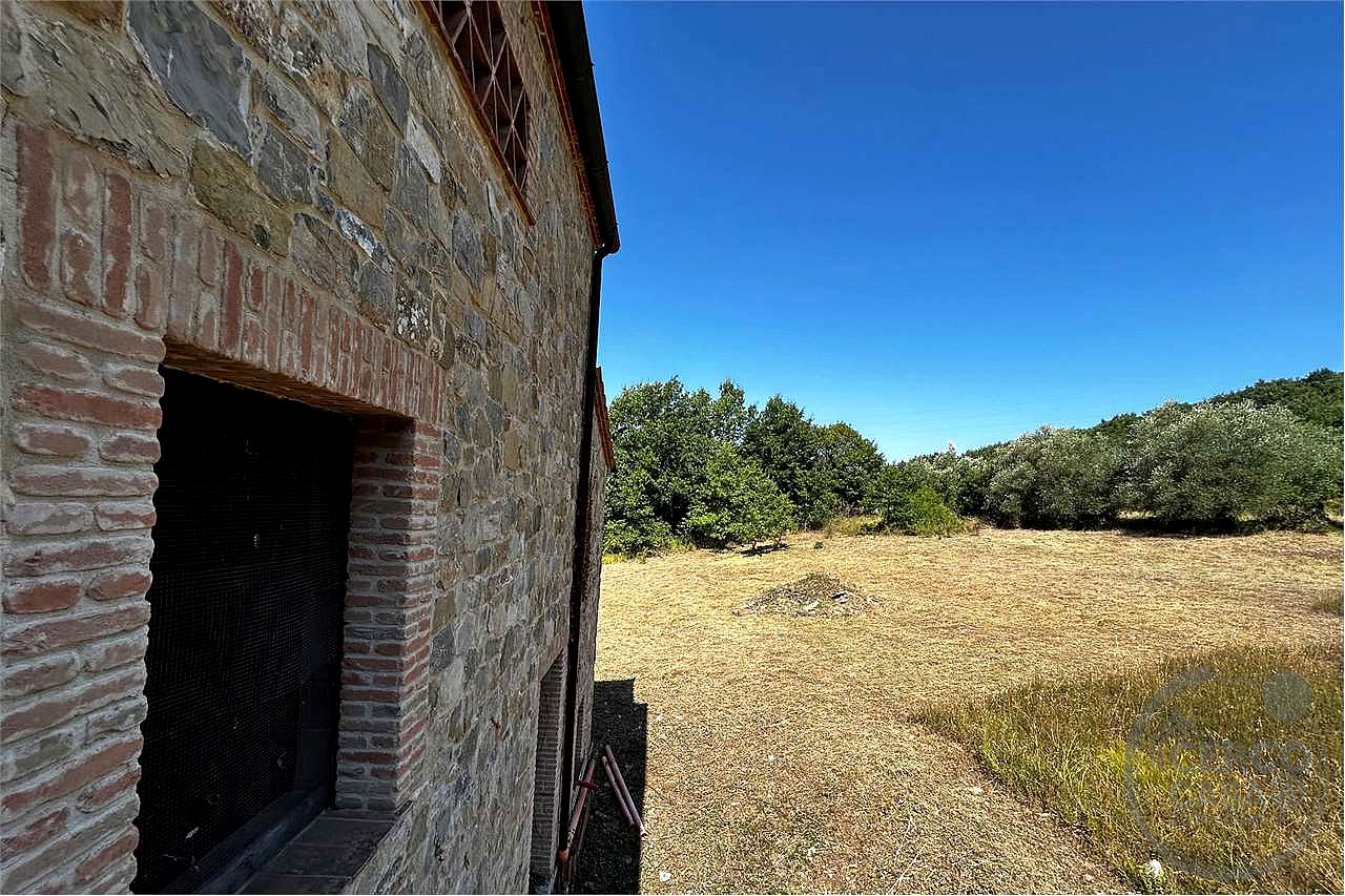TERNI - PARRANO: CASALE PERSONALIZZABILE CON AMPIO TERRENO