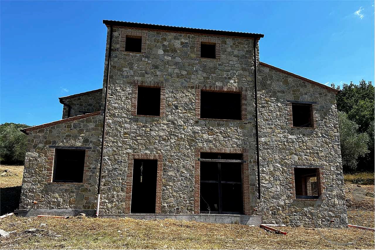 TERNI - PARRANO: CASALE PERSONALIZZABILE CON AMPIO TERRENO