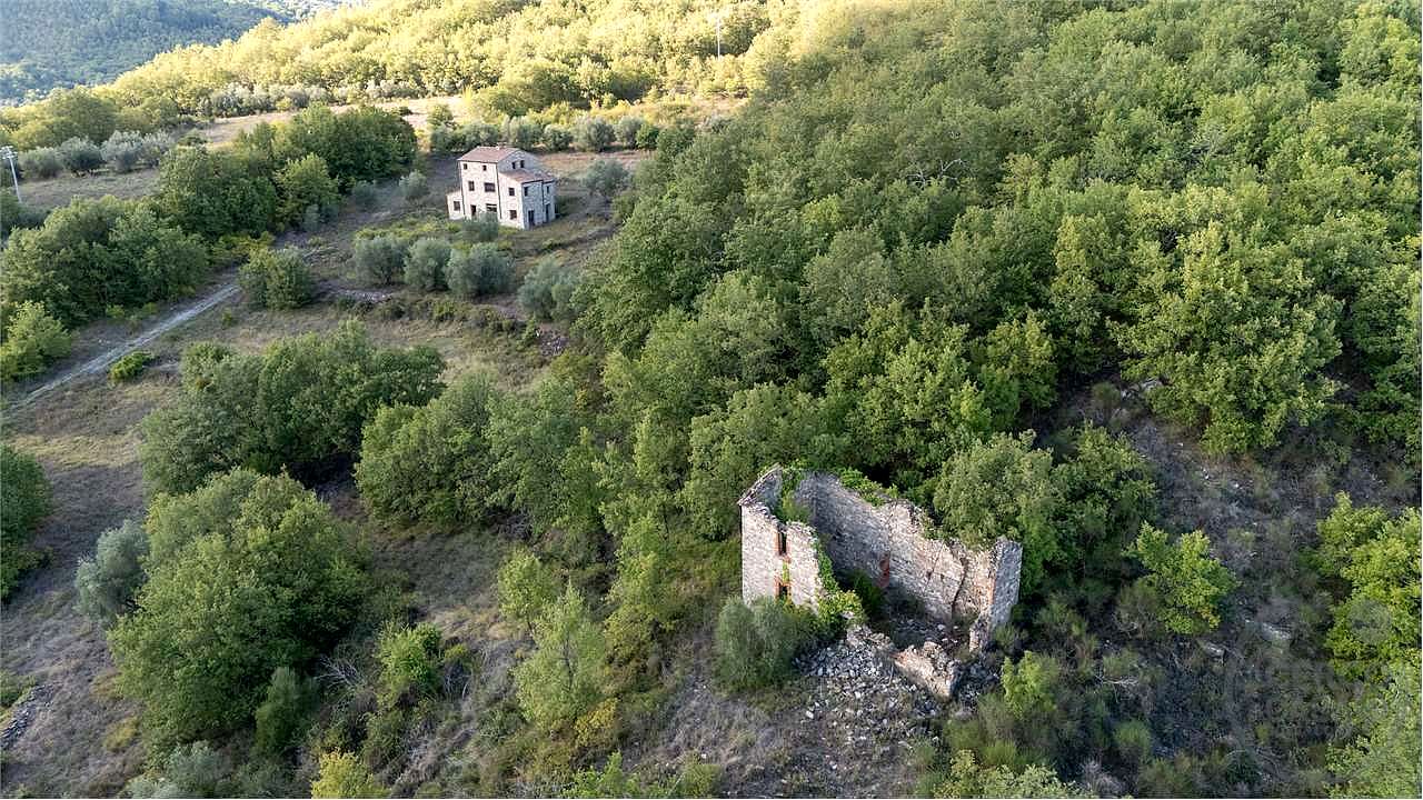 TERNI - PARRANO: RUDERE CON TERRENO