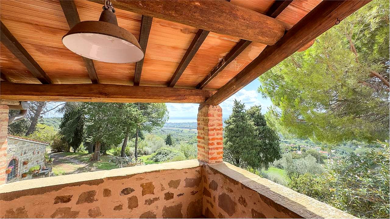 TUORO SUL TRASIMENO: CASALE TIPICO CON PISCINA E DEPANDANCE