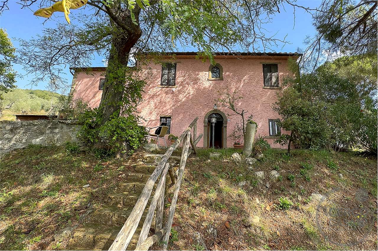 TUORO SUL TRASIMENO: CASALE TIPICO CON PISCINA E DEPANDANCE