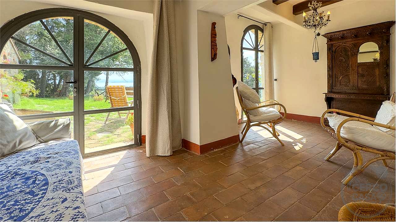 TUORO SUL TRASIMENO: CASALE TIPICO CON PISCINA E DEPANDANCE