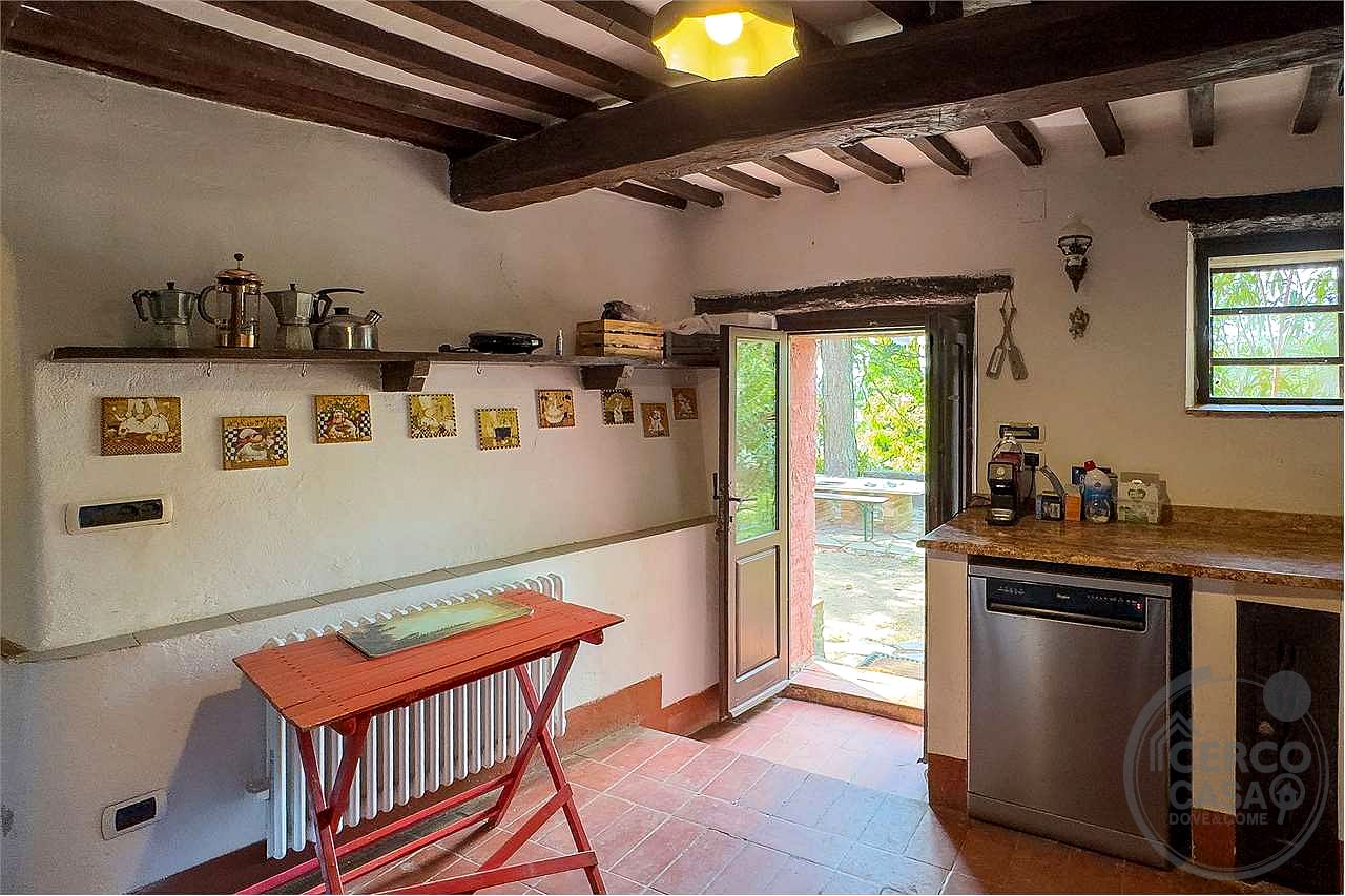 TUORO SUL TRASIMENO: CASALE TIPICO CON PISCINA E DEPANDANCE