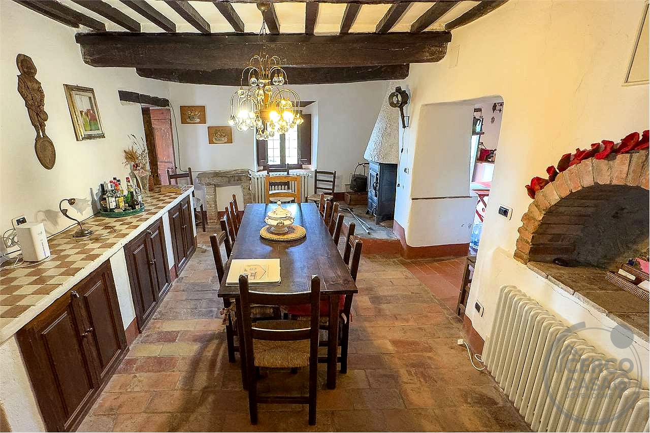 TUORO SUL TRASIMENO: CASALE TIPICO CON PISCINA E DEPANDANCE