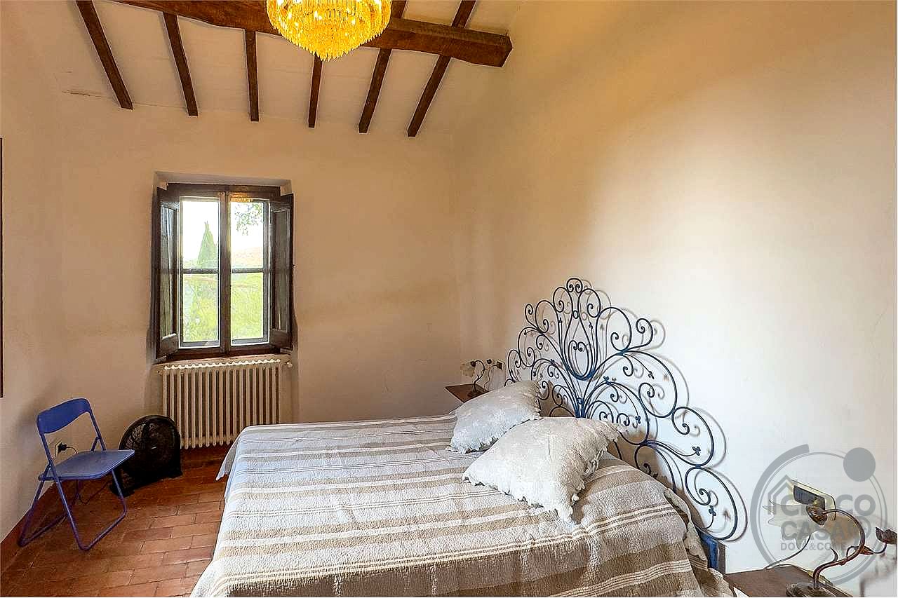 TUORO SUL TRASIMENO: CASALE TIPICO CON PISCINA E DEPANDANCE