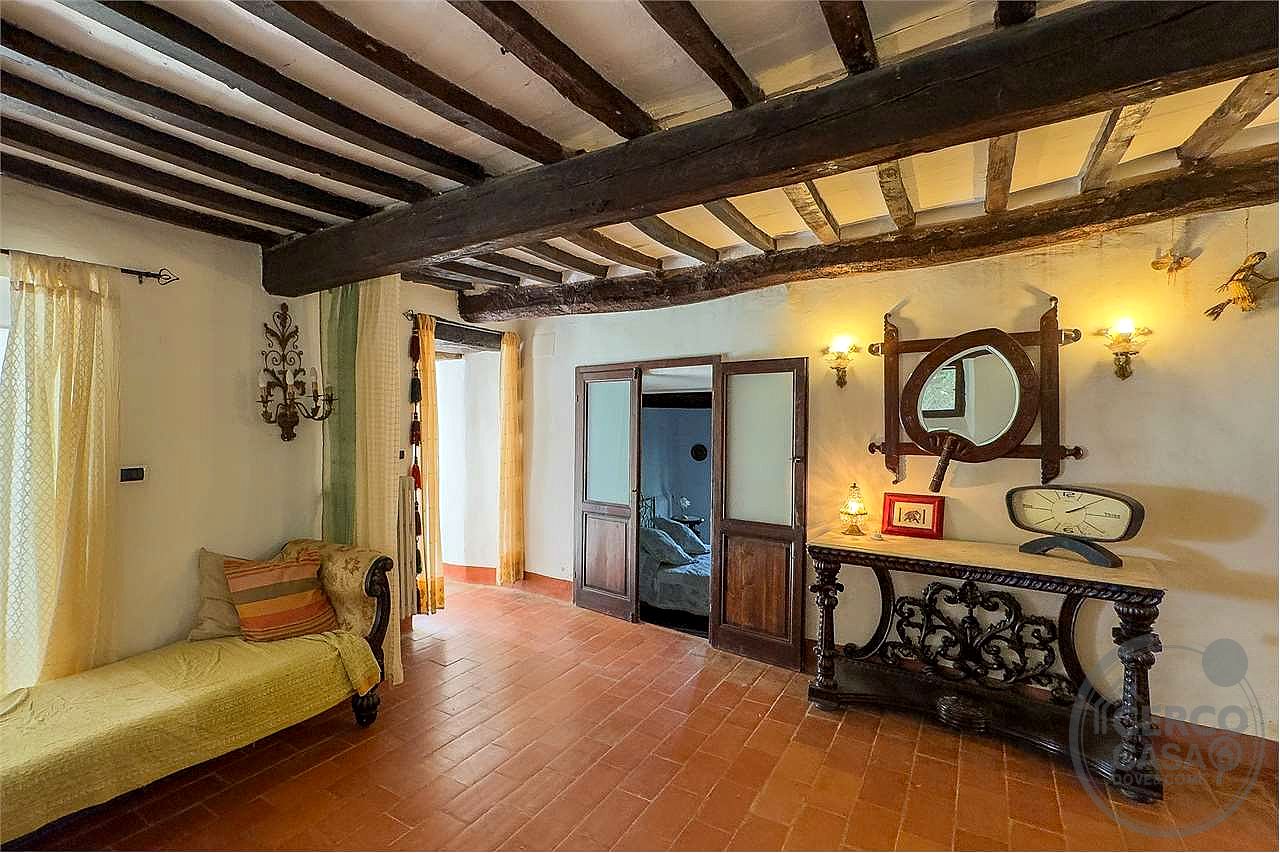 TUORO SUL TRASIMENO: CASALE TIPICO CON PISCINA E DEPANDANCE
