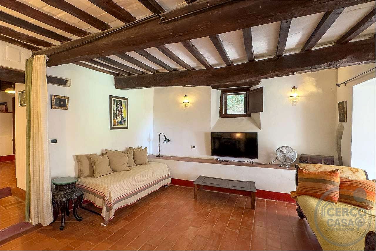 TUORO SUL TRASIMENO: CASALE TIPICO CON PISCINA E DEPANDANCE
