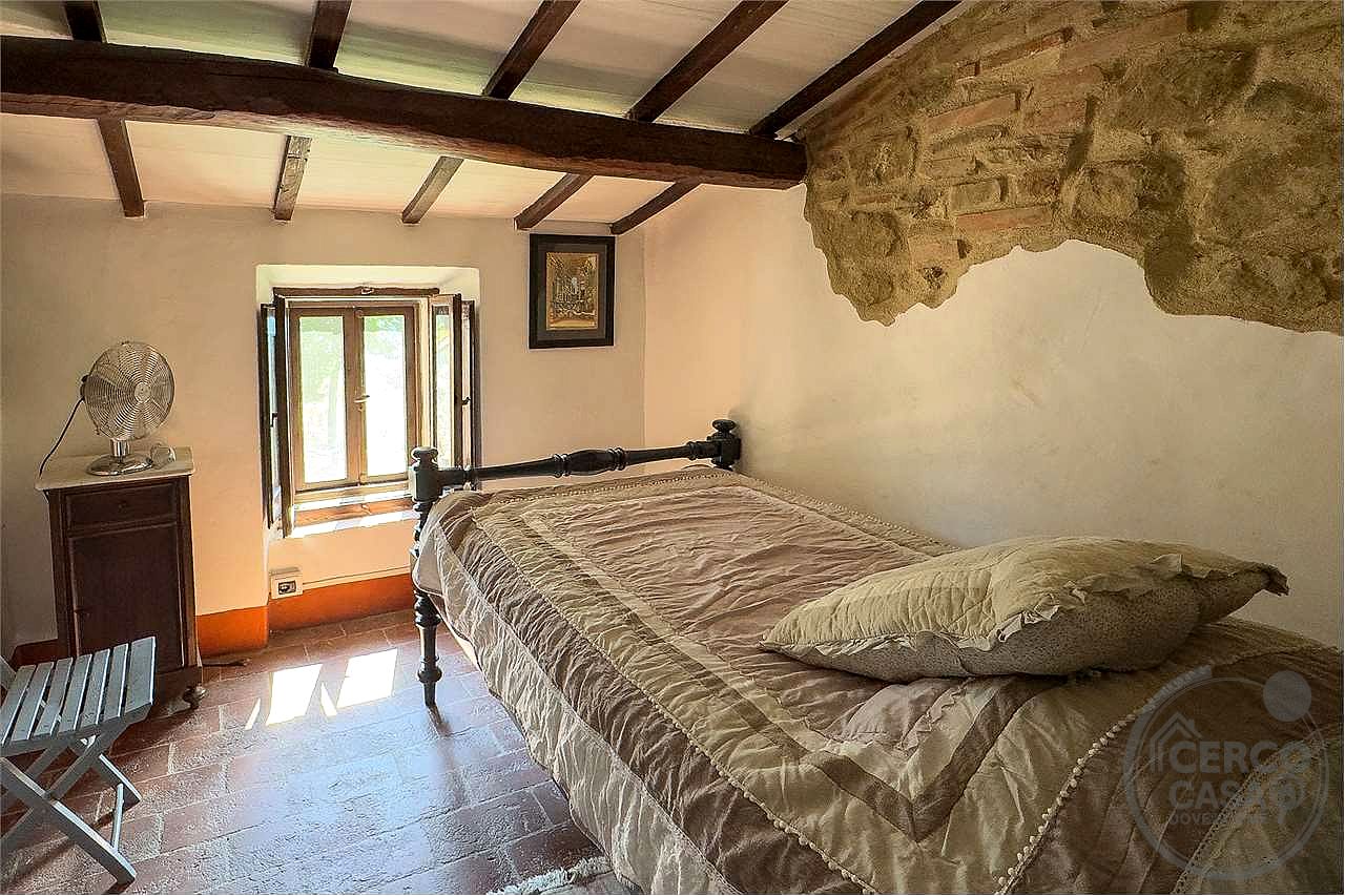 TUORO SUL TRASIMENO: CASALE TIPICO CON PISCINA E DEPANDANCE