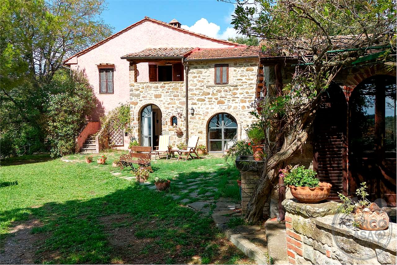 TUORO SUL TRASIMENO: CASALE TIPICO CON PISCINA E DEPANDANCE