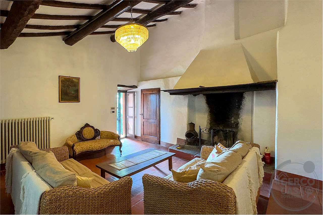 TUORO SUL TRASIMENO: CASALE TIPICO CON PISCINA E DEPANDANCE