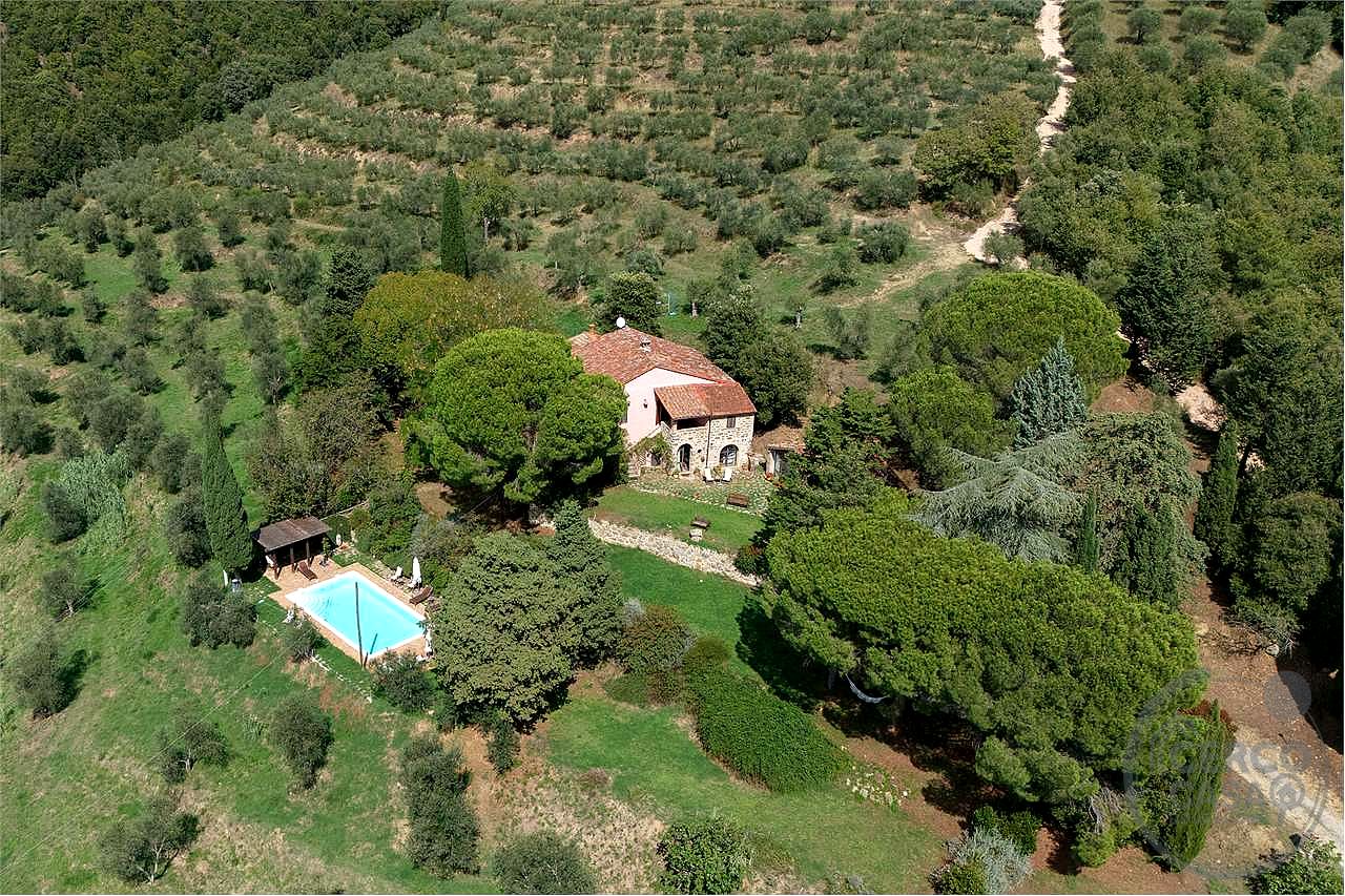 TUORO SUL TRASIMENO: CASALE TIPICO CON PISCINA E DEPANDANCE