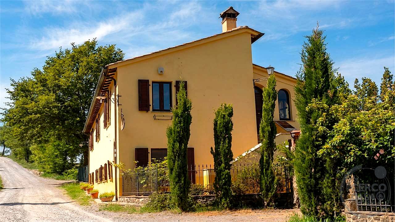 VAL D'ORCIA: ELEGANTE CASALE DEL 1700 CON PISCINA