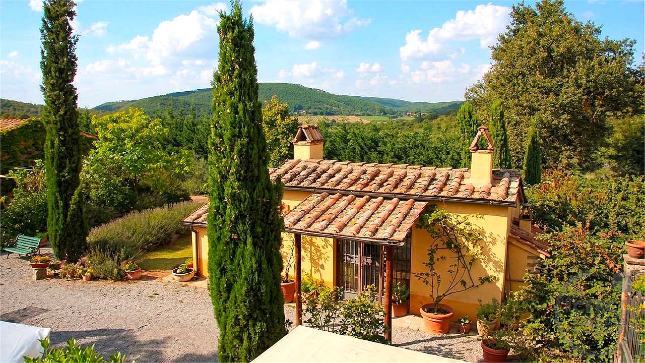 VAL D'ORCIA: ELEGANTE CASALE DEL 1700 CON PISCINA