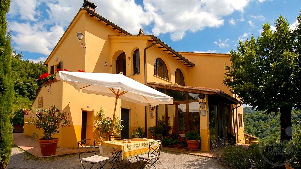 VAL D'ORCIA: ELEGANTE CASALE DEL 1700 CON PISCINA