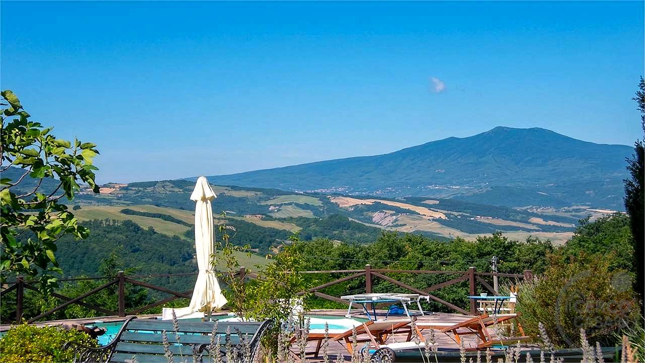 VAL D'ORCIA: ELEGANTE CASALE DEL 1700 CON PISCINA