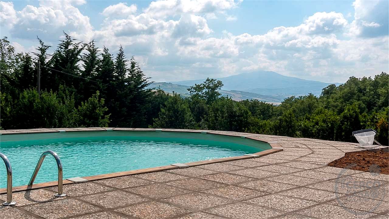 VAL D'ORCIA: ELEGANTE CASALE DEL 1700 CON PISCINA