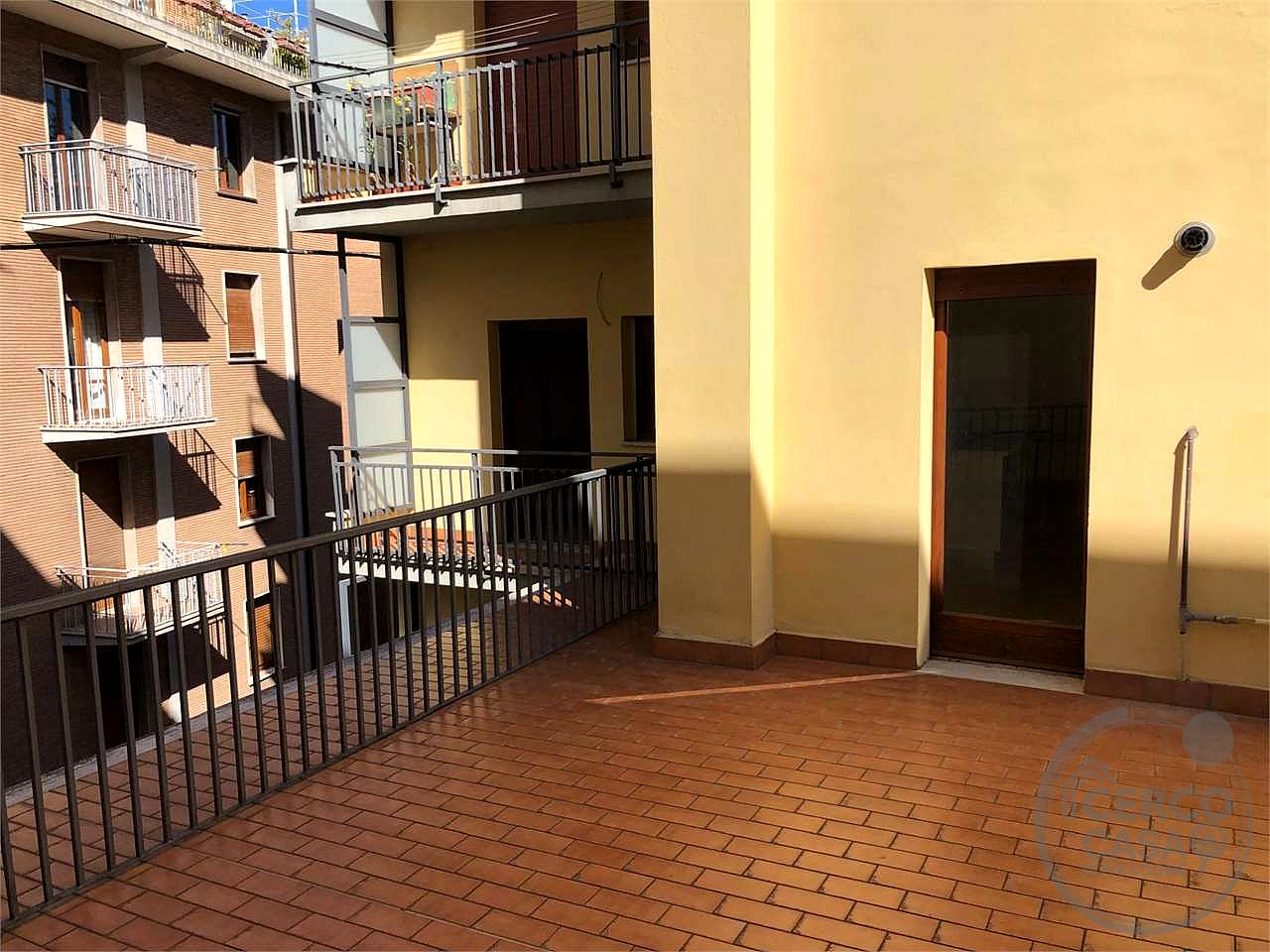 PERUGIA - VIA SPIRITO GUALTIERI: APPARTAMENTO CON TERRAZZO E GARAGE