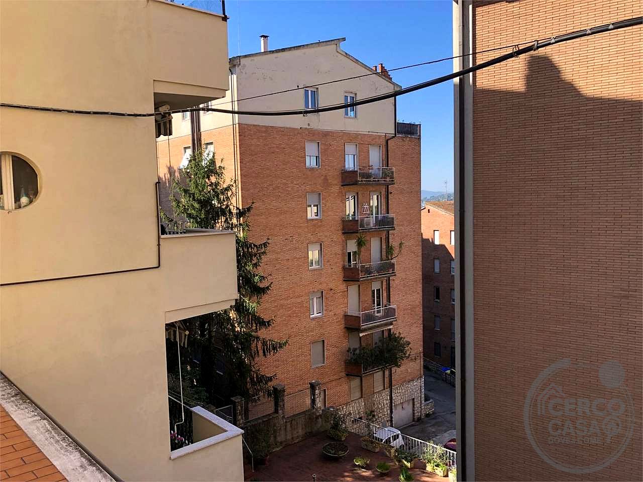 PERUGIA - VIA SPIRITO GUALTIERI: APPARTAMENTO CON TERRAZZO E GARAGE