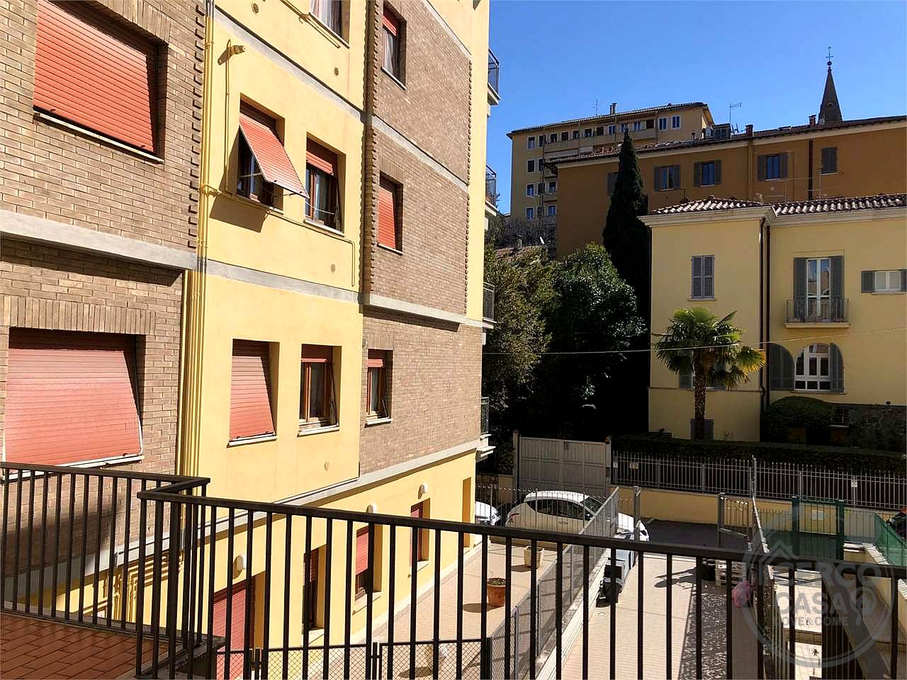 PERUGIA - VIA SPIRITO GUALTIERI: APPARTAMENTO CON TERRAZZO E GARAGE
