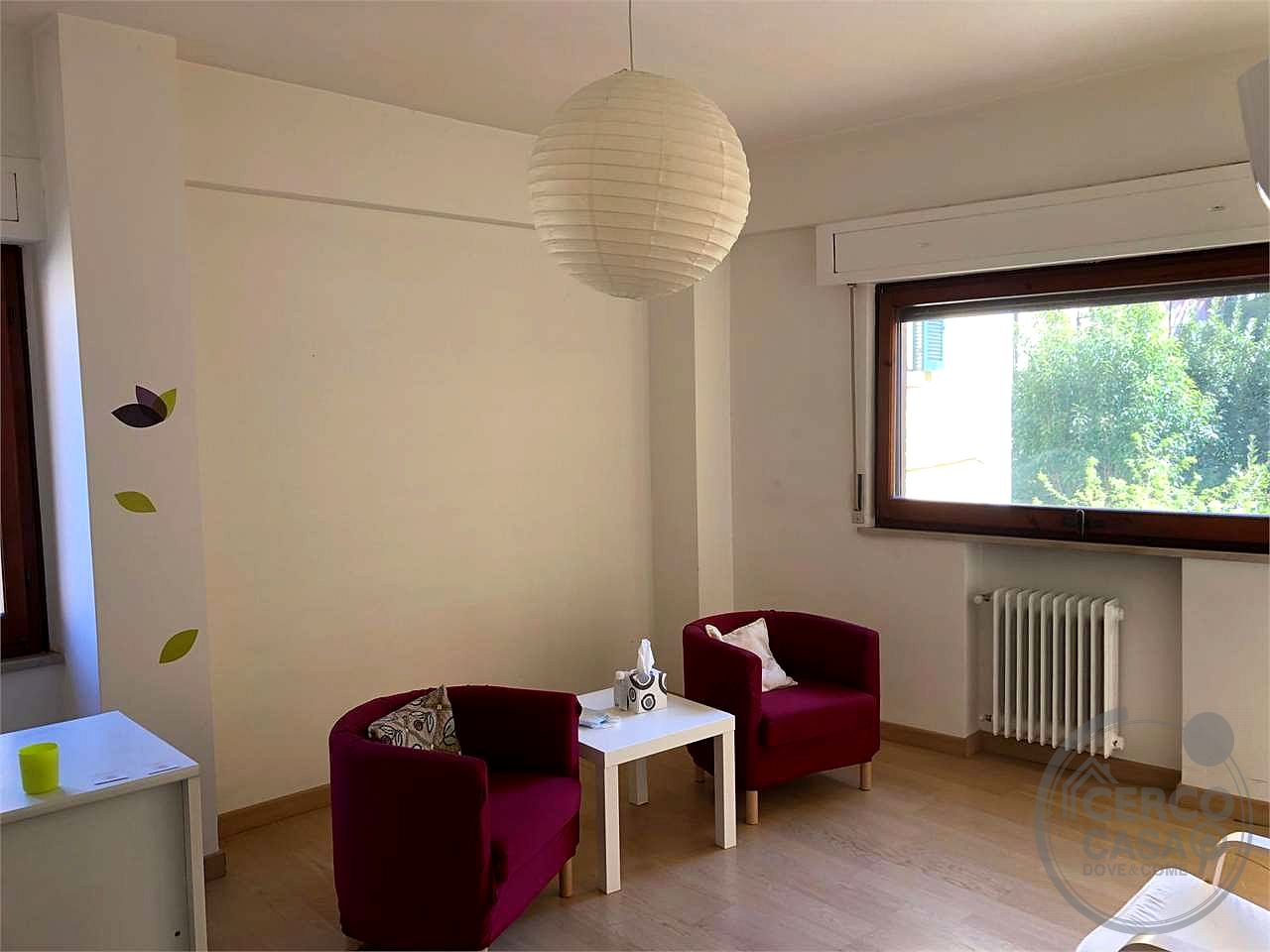 PERUGIA - VIA SPIRITO GUALTIERI: APPARTAMENTO CON TERRAZZO E GARAGE