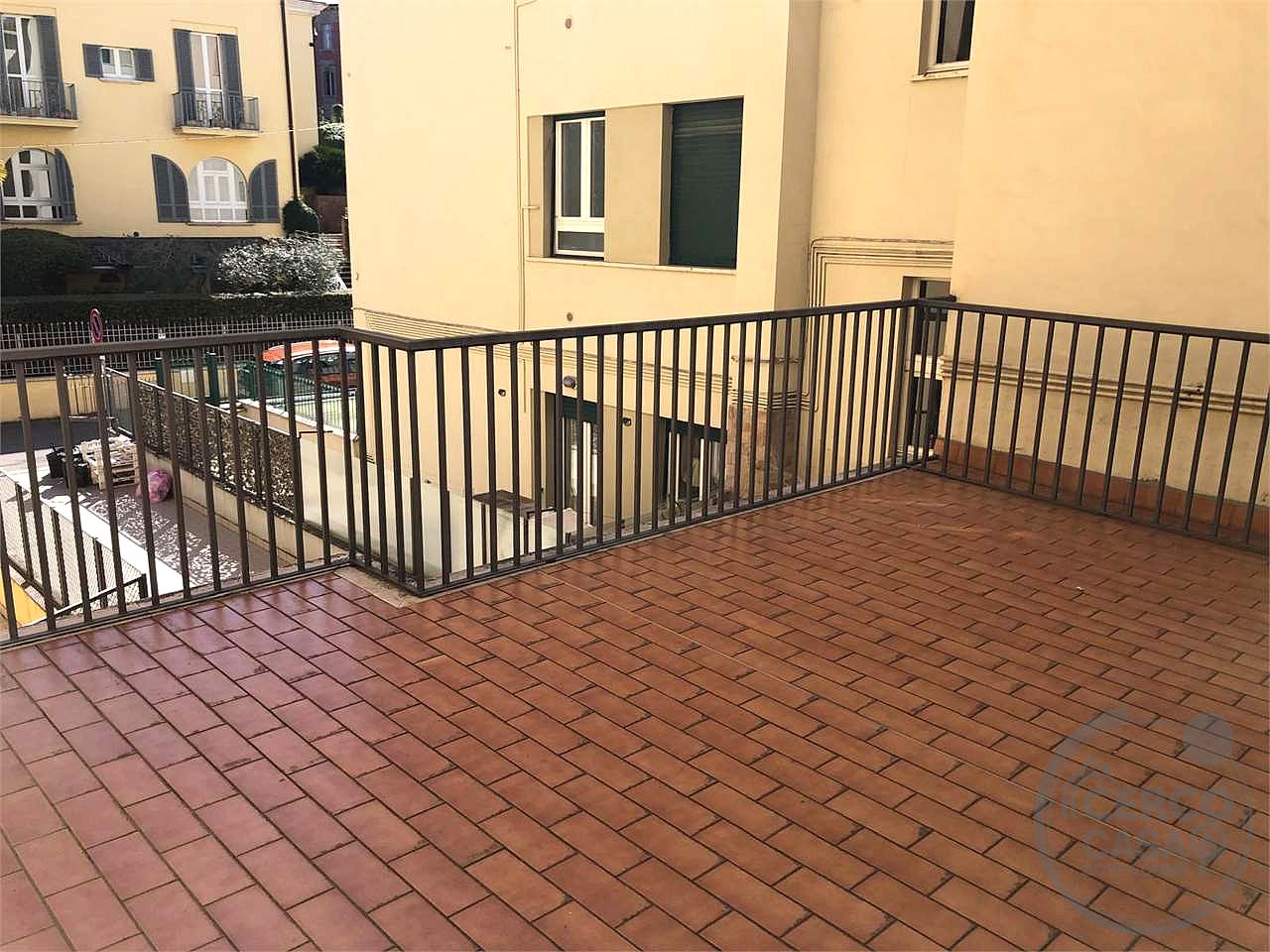 PERUGIA - VIA SPIRITO GUALTIERI: APPARTAMENTO CON TERRAZZO E GARAGE