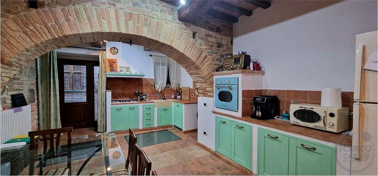 COLLEPEPE: APPARTAMENTO NEL CENTRO DEL PAESE