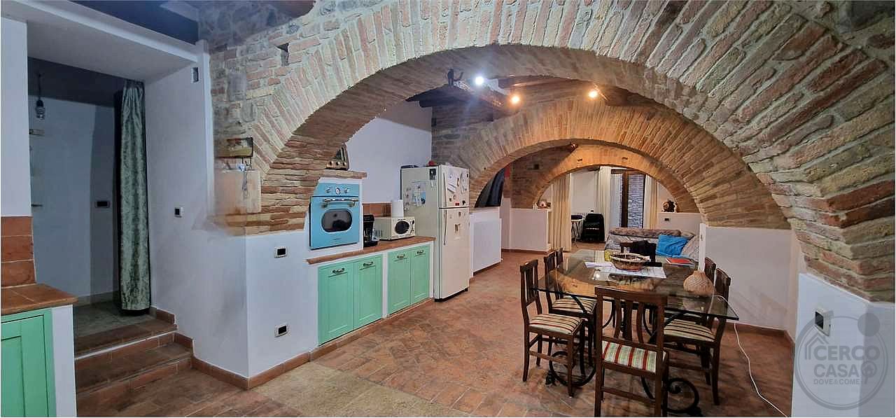 COLLEPEPE: APPARTAMENTO NEL CENTRO DEL PAESE
