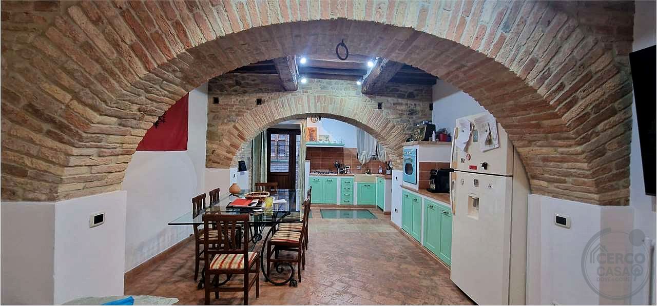 COLLEPEPE: APPARTAMENTO NEL CENTRO DEL PAESE
