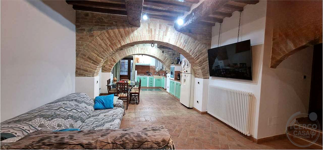 COLLEPEPE: APPARTAMENTO NEL CENTRO DEL PAESE
