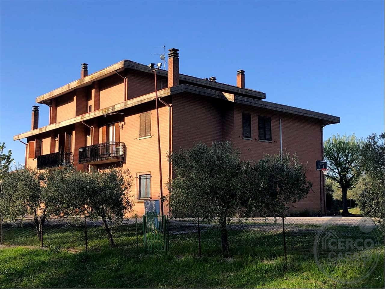A 8 KM DA TODI: APPARTAMENTO PANORAMICO DI AMPIA METRATURA