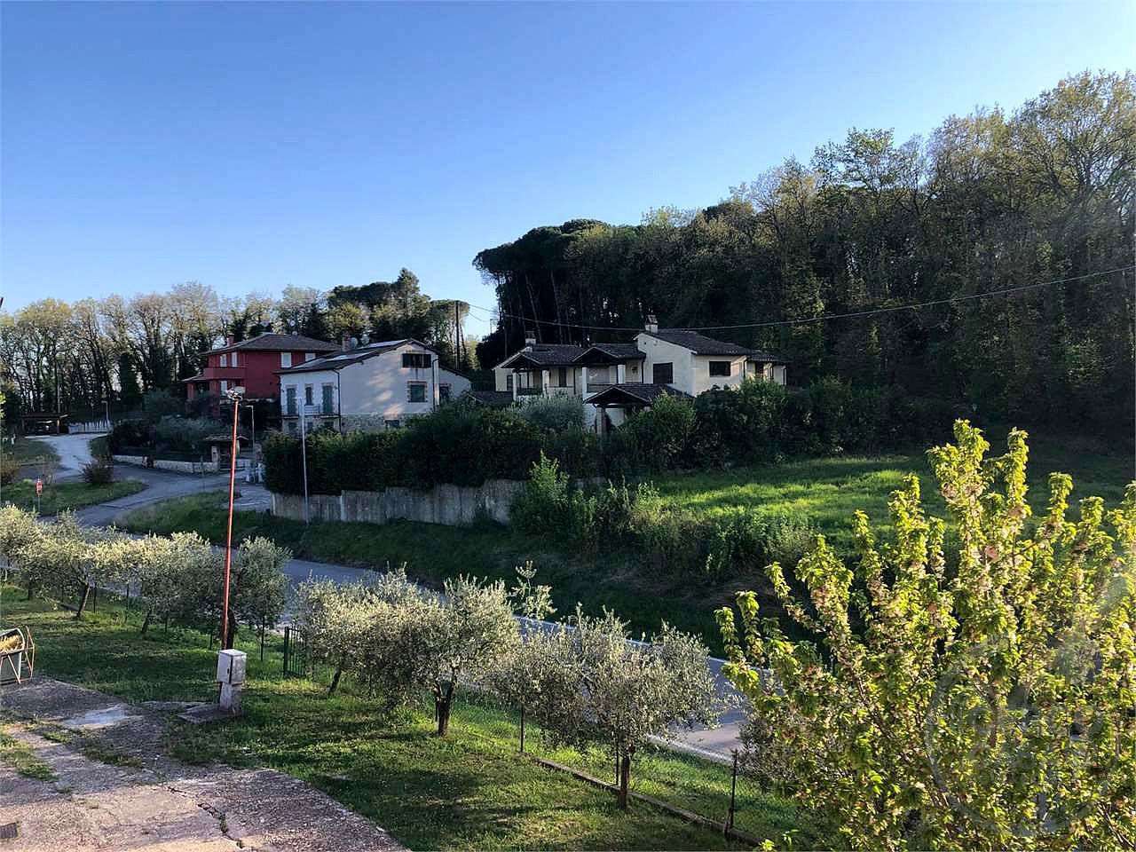 A 8 KM DA TODI: APPARTAMENTO PANORAMICO DI AMPIA METRATURA